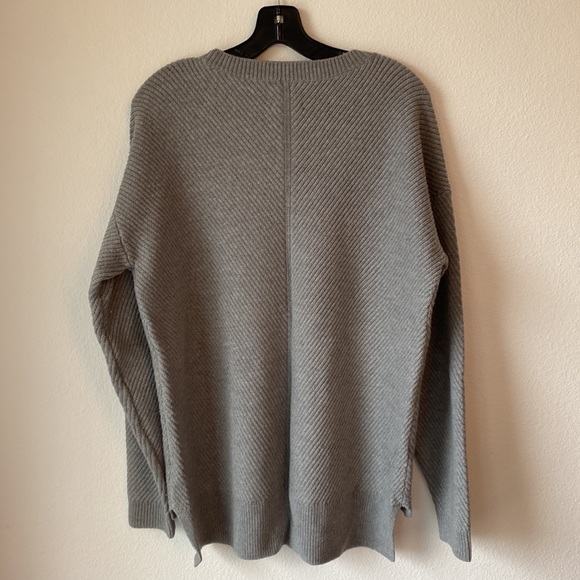 Aritzia Wilfred Free sweater - Picture 3 of 5